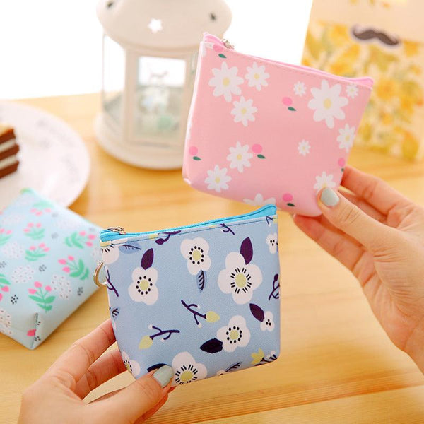 PU Leather Hand Holding Floral Coin Purse - amazitshop
